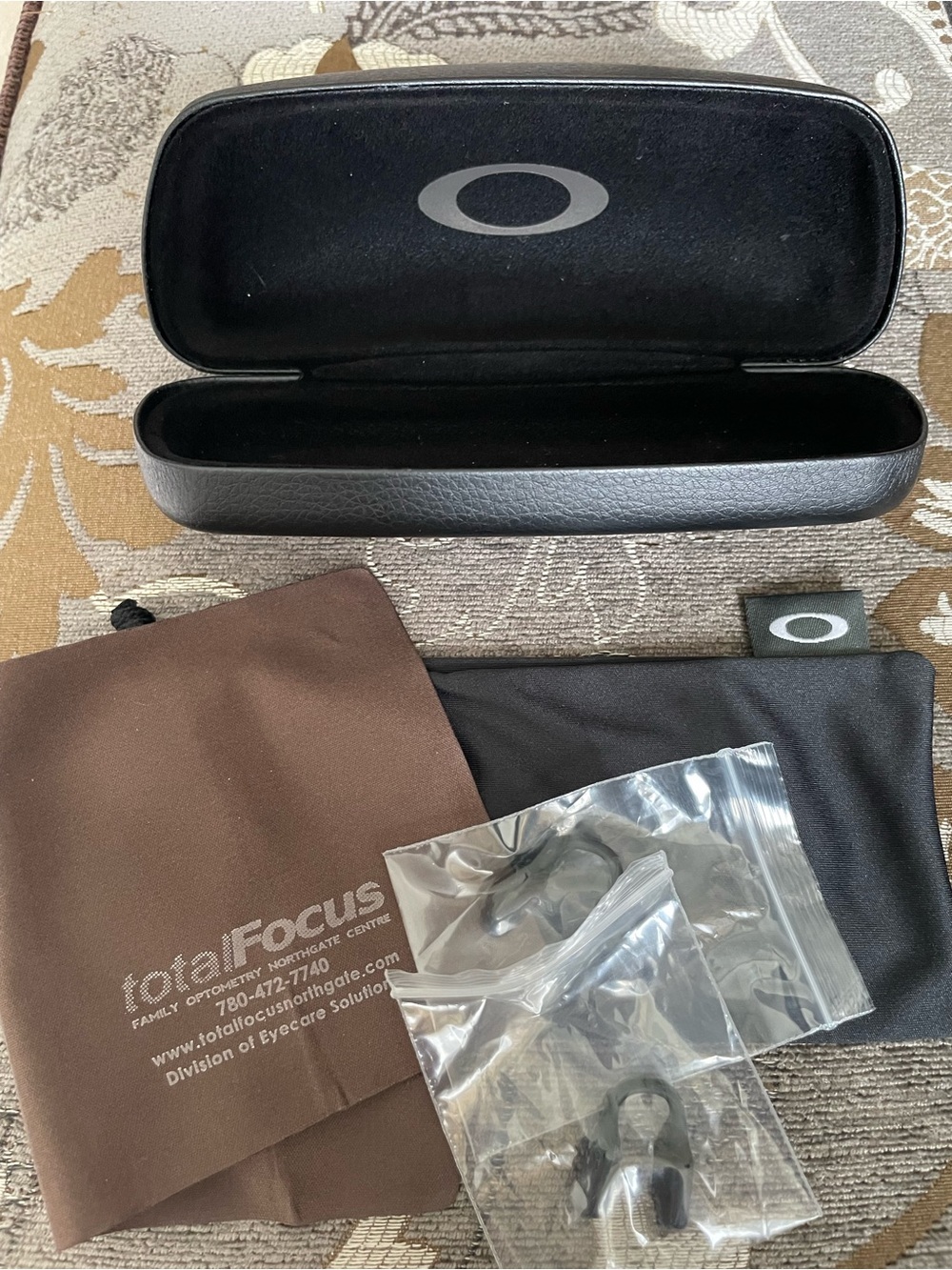 Oakley Black Hard Shell Sunglasses Case - Picture 3 of 4